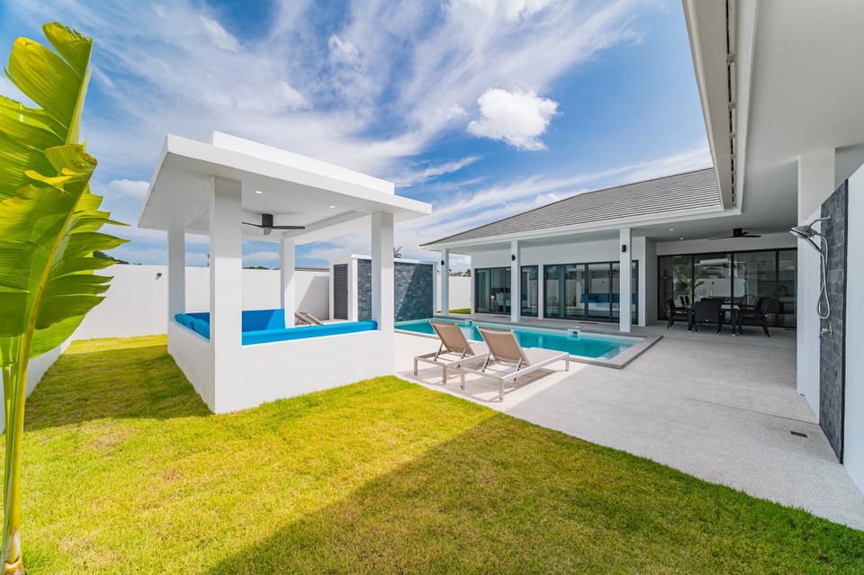 Property building, Patio, Day, Garden, Garden view, Pool view, sunbed