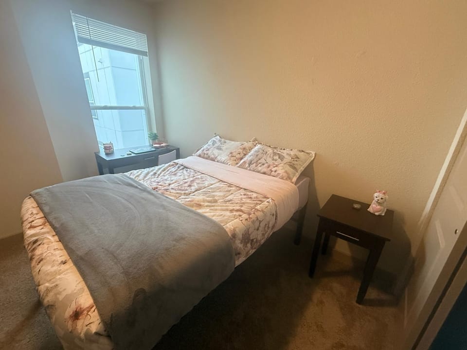 Private 1 bed and bath apartment room UO and Downtown Eugene Apartment in Eugene