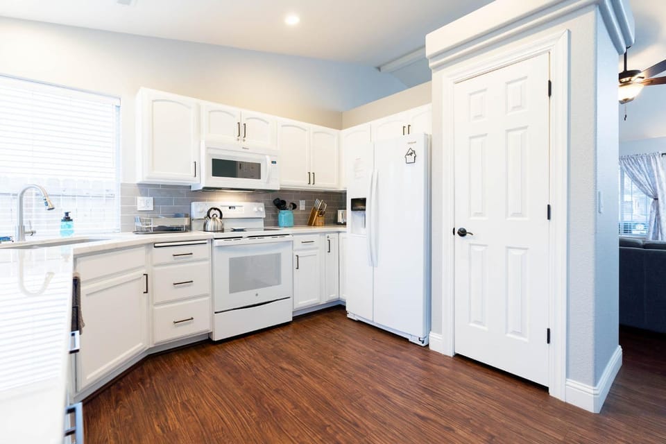 Kitchen or kitchenette, kitchen, kitchen
