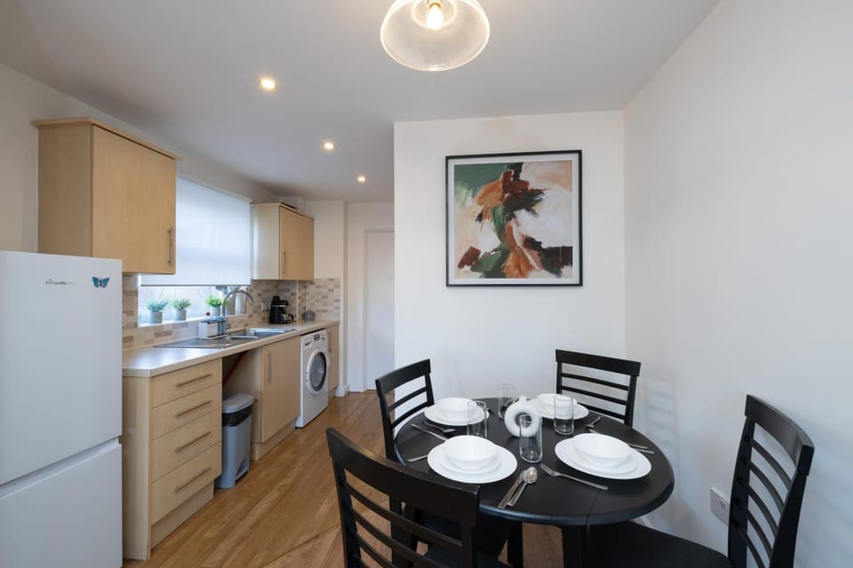 Kitchen or kitchenette, Dining area, dishwasher