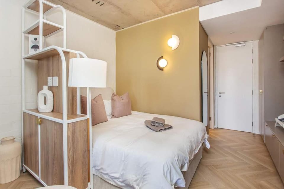 Sunny Sandy Shores Studio - Rooftop Pool & BBQ Apartment in Sea Point