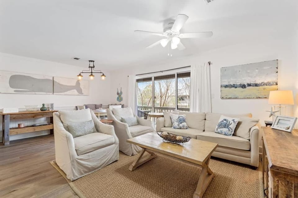 Skinny Dip- Renovated Unit- Steps to the beach House in South Walton County