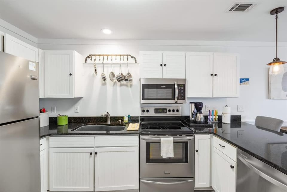 Skinny Dip- Renovated Unit- Steps to the beach House in South Walton County