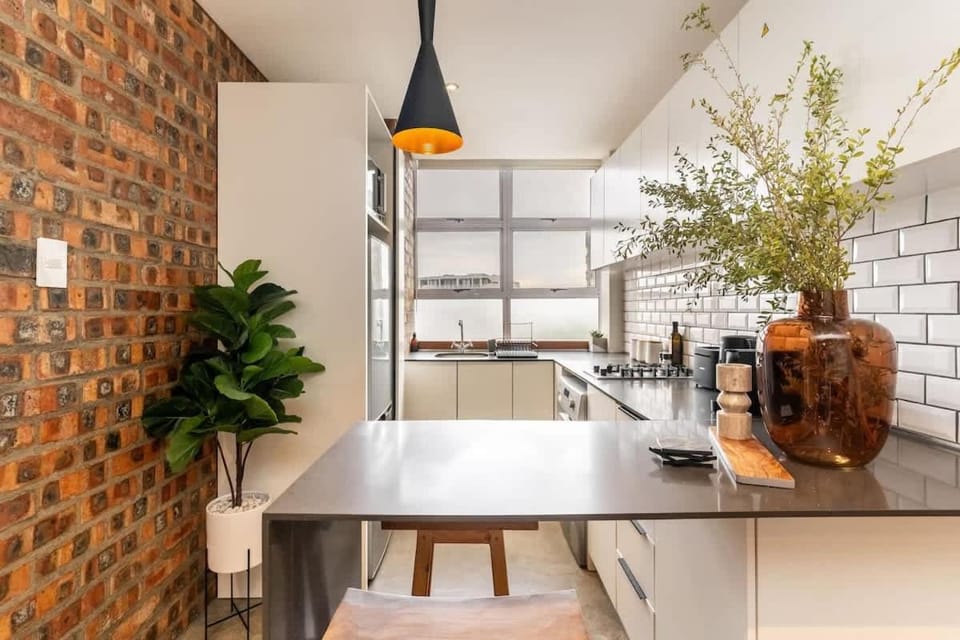 Im home Awesome Seaside 1Bedr plus garage Apartment in Sea Point