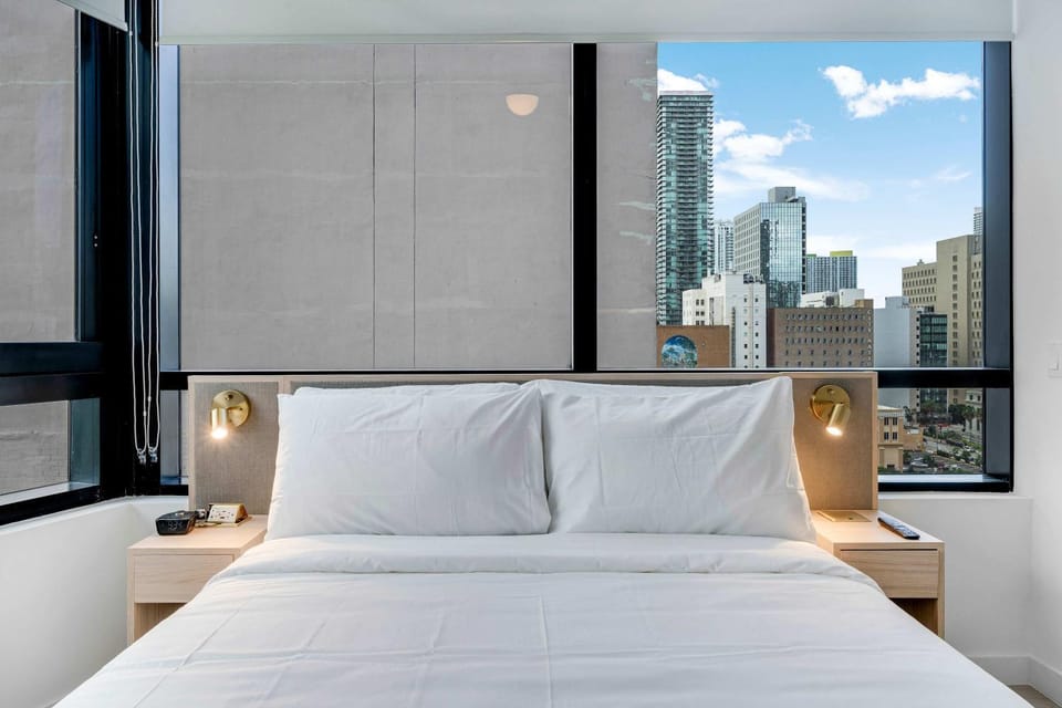 Downtown Edit-Resort Style Stay with Full Amenities House in Miami