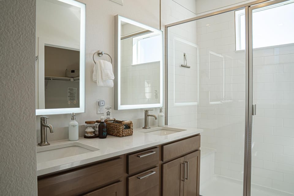 Bathroom, towels