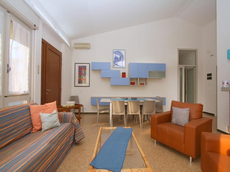 Living room, Seating area, Dining area, air conditioner