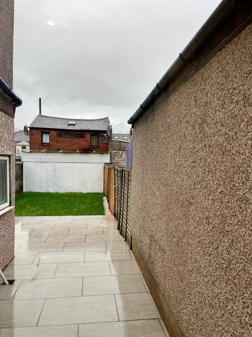 Brynglas M4 Gateway - 4 BDR Business Family 20 pct Off House in Newport