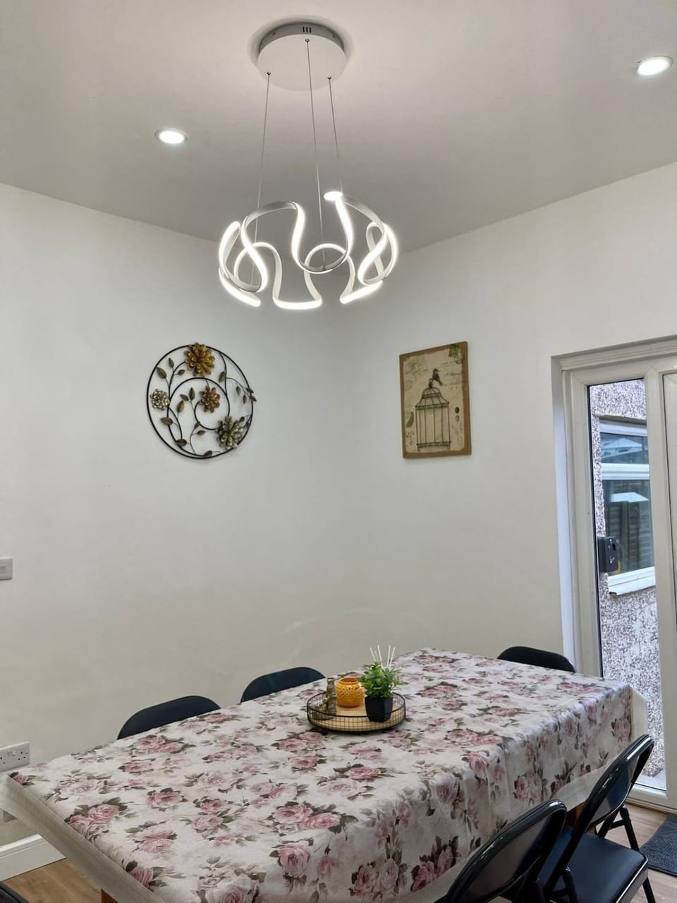 Brynglas M4 Gateway - 4 BDR Business Family 20 pct Off House in Newport