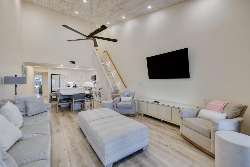 2535 Beach Villa- Captiva Four Bedroom Executive Penthouse Residence House in Sanibel Island