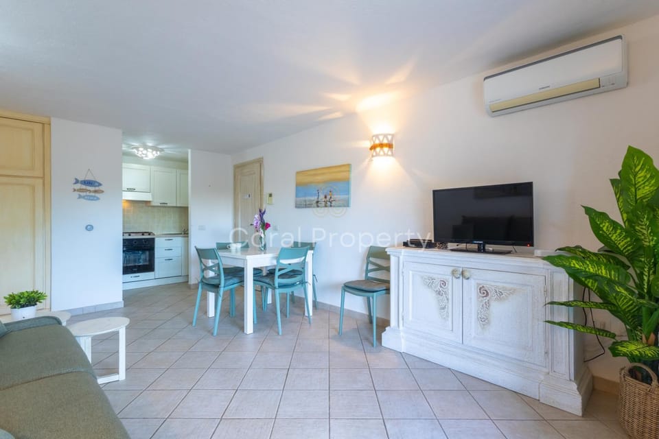 TV and multimedia, Kitchen or kitchenette, Living room, Dining area, oven, stove, air conditioner