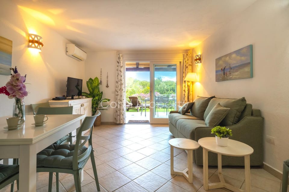 TV and multimedia, Living room, Dining area, air conditioner