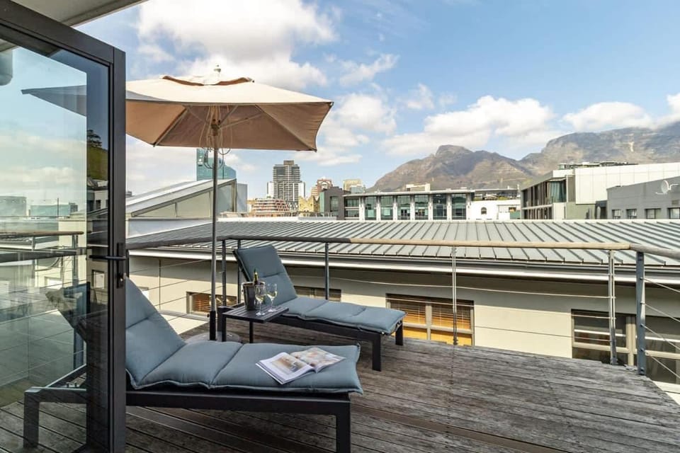 2 Bedroom Penthouse LuxGem - Table Mountain Views Apartment in Cape Town