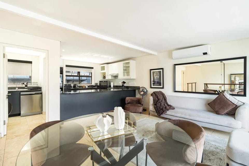 2 Bedroom Penthouse LuxGem - Table Mountain Views Apartment in Cape Town