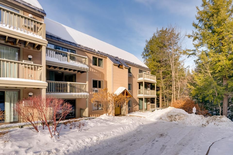 Close to Smuggs Lifts! Cozy Mountain-View Condo House in Cambridge