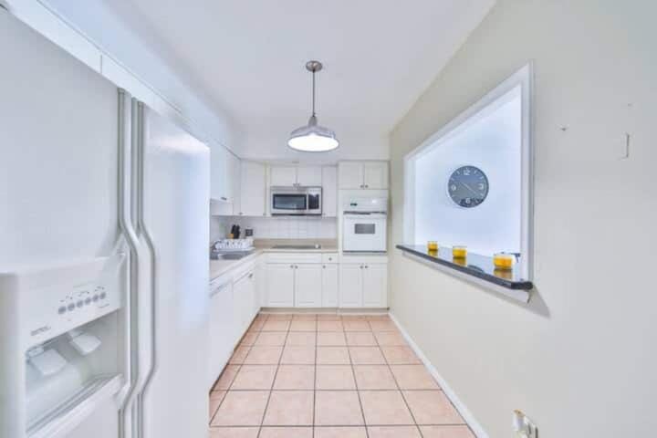 Dream Beach Room Free Parking - 02227 Apartment in Sunny Isles Beach