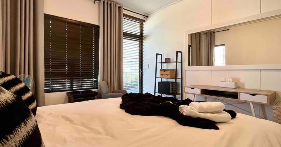 Feel theRhythm ofCapeTown 2 bed 906 Apartment in Cape Town