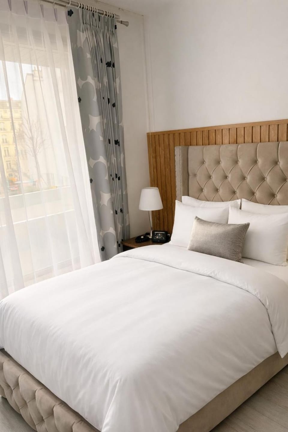 Grand studio Faubourg SaintHonoré Paris 8th Apartment in Paris