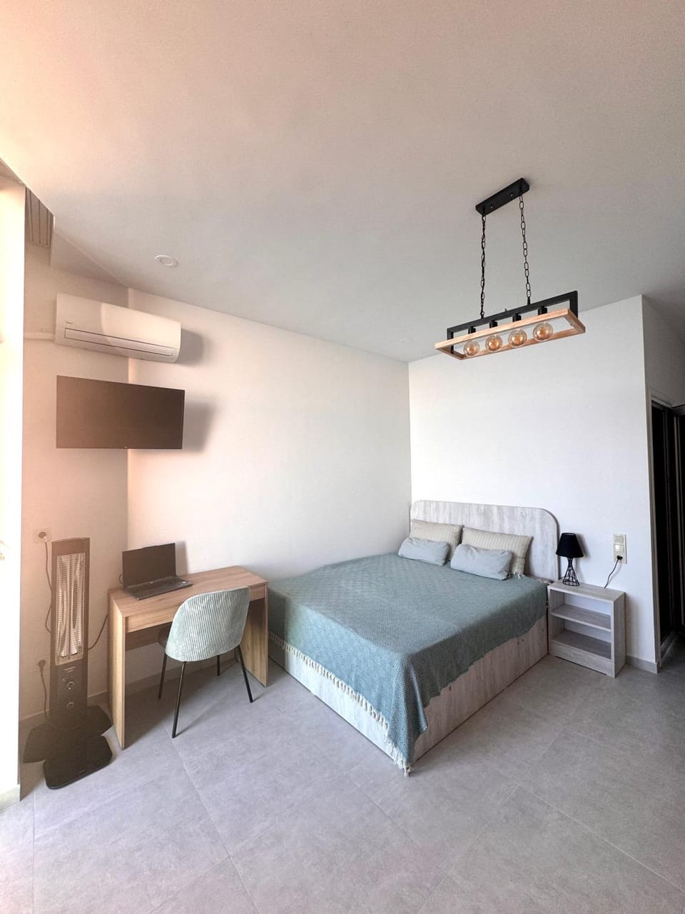 Bed, air conditioner