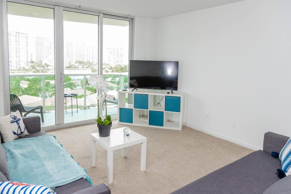 Condo on the Beach-STR 01309 Apartment in Sunny Isles Beach