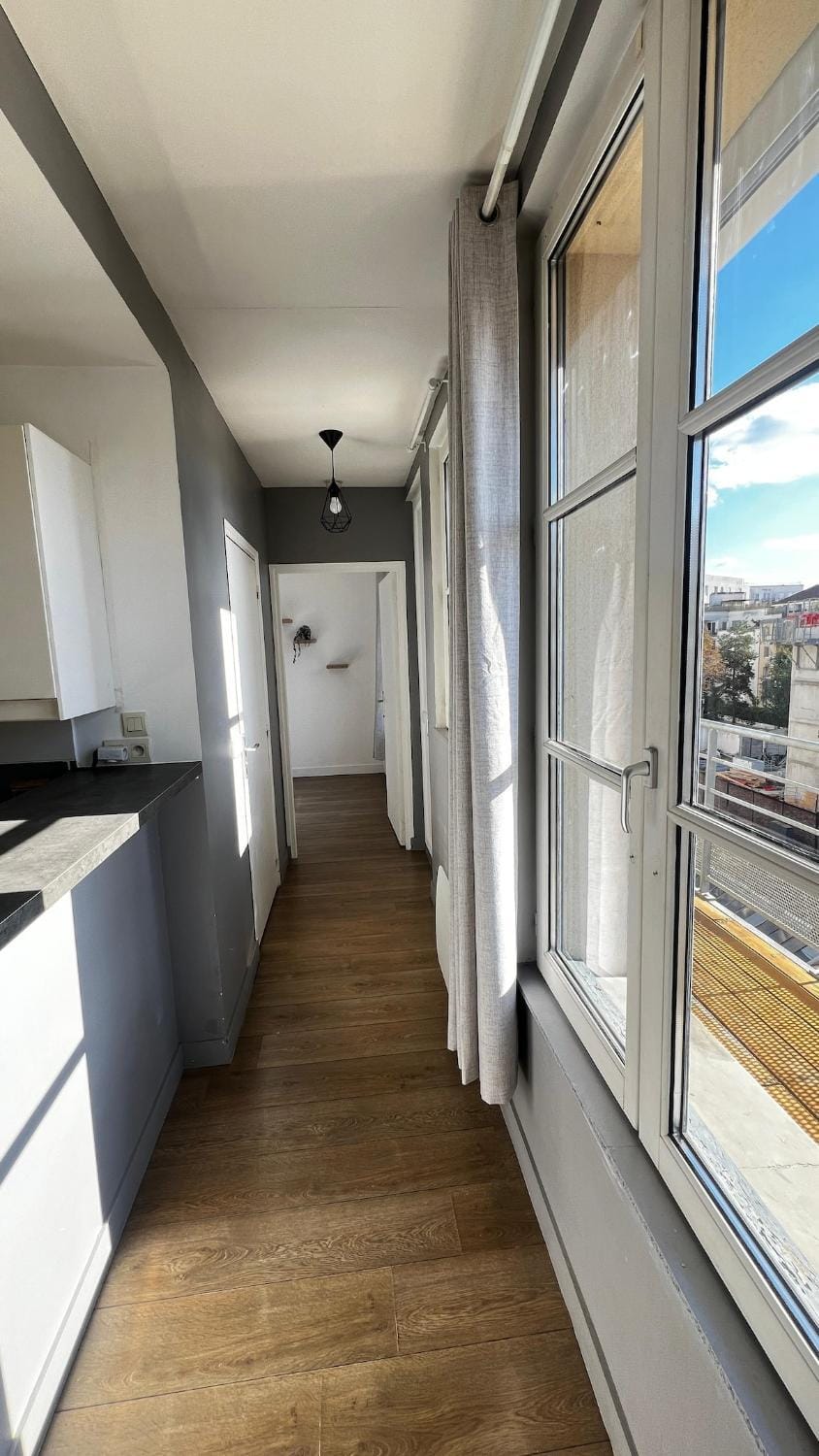 Superbe Appartement PArisien Proche metro et toutes commodités IDEAL COUPLES ET PROFESSIONNELS -15pourcents a la semaine Apartment in Île-de-France