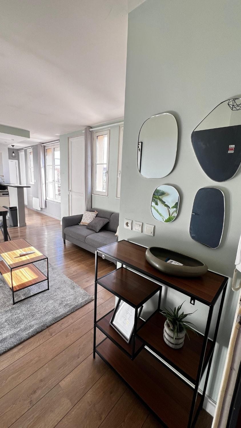 Superbe Appartement PArisien Proche metro et toutes commodités IDEAL COUPLES ET PROFESSIONNELS -15pourcents a la semaine Apartment in Île-de-France