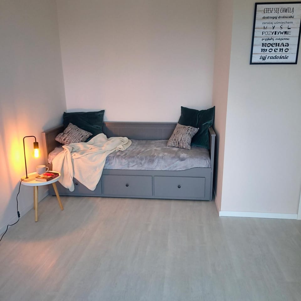 Bed, Seating area, Bedroom