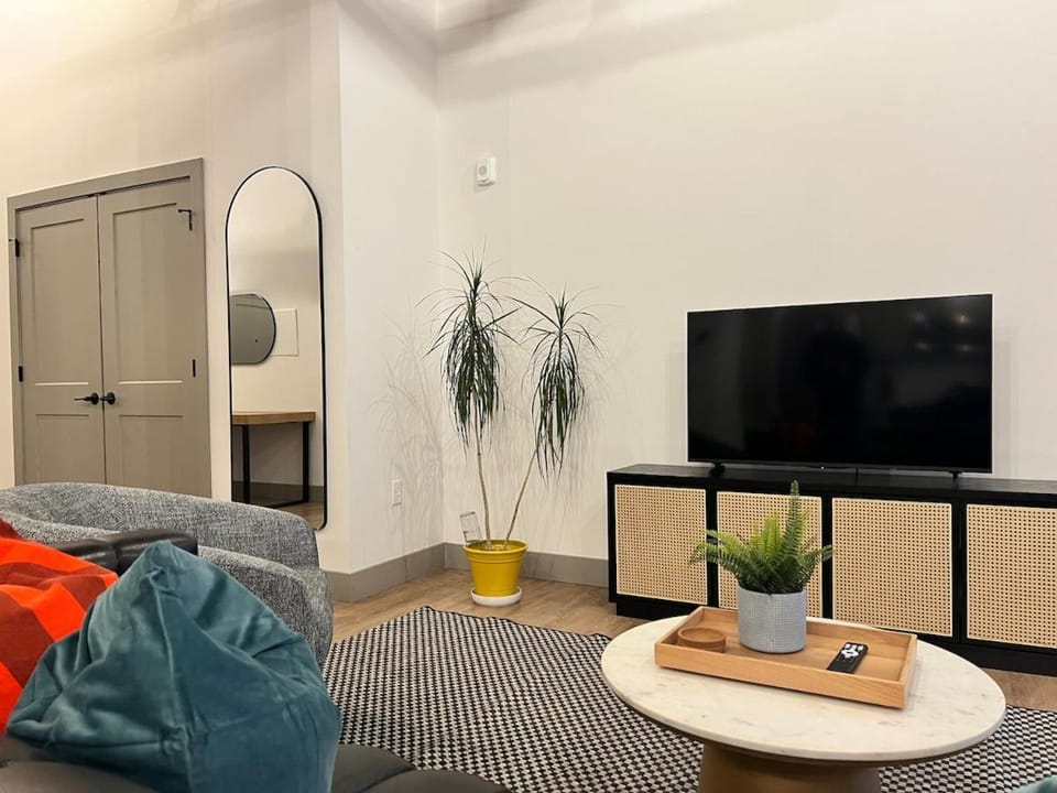 Communal lounge/ TV room, Living room, Evening entertainment