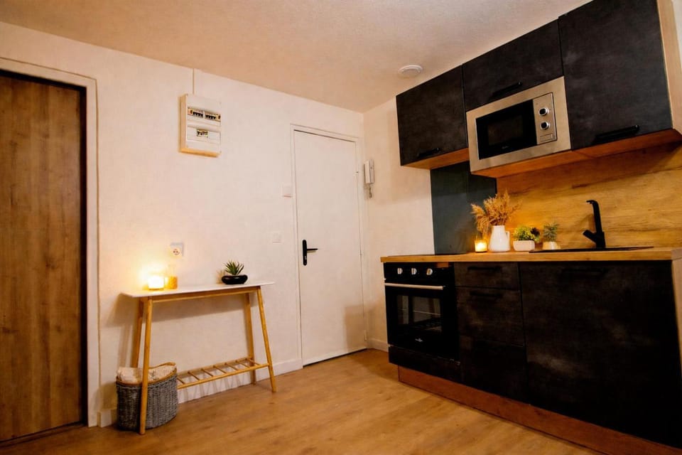 Kitchen or kitchenette