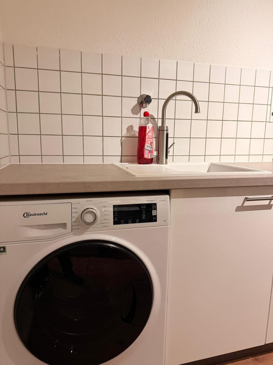 Kitchen or kitchenette, washing machine