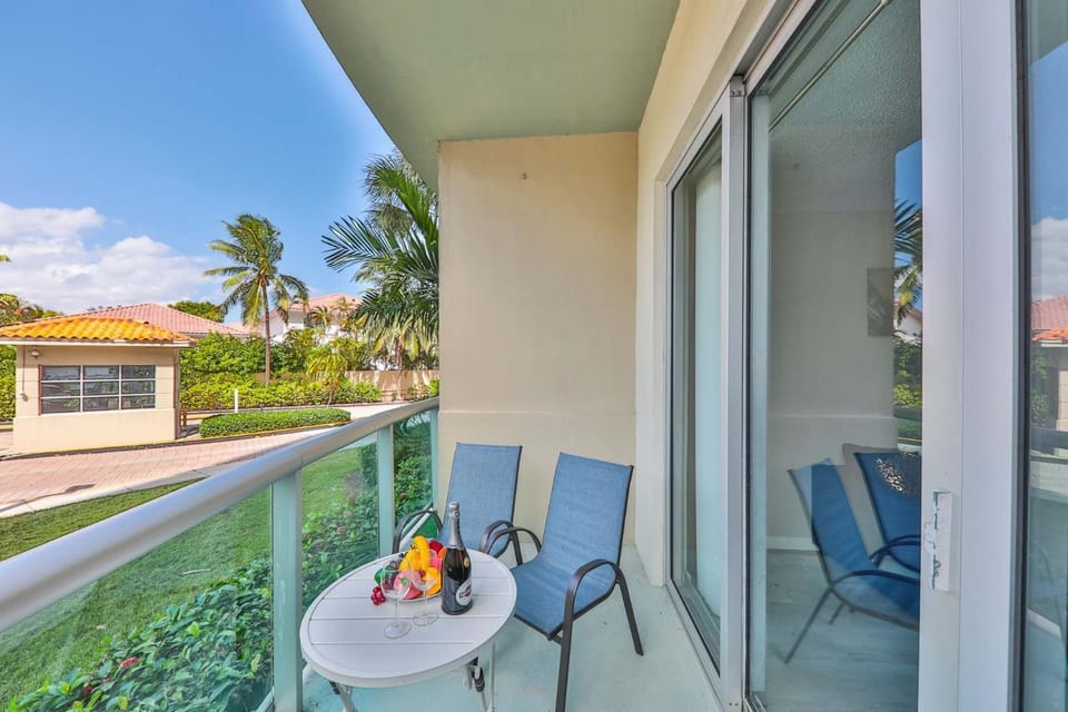 Patio, Spring, Garden, View (from property/room), Balcony/Terrace, Living room, Seating area