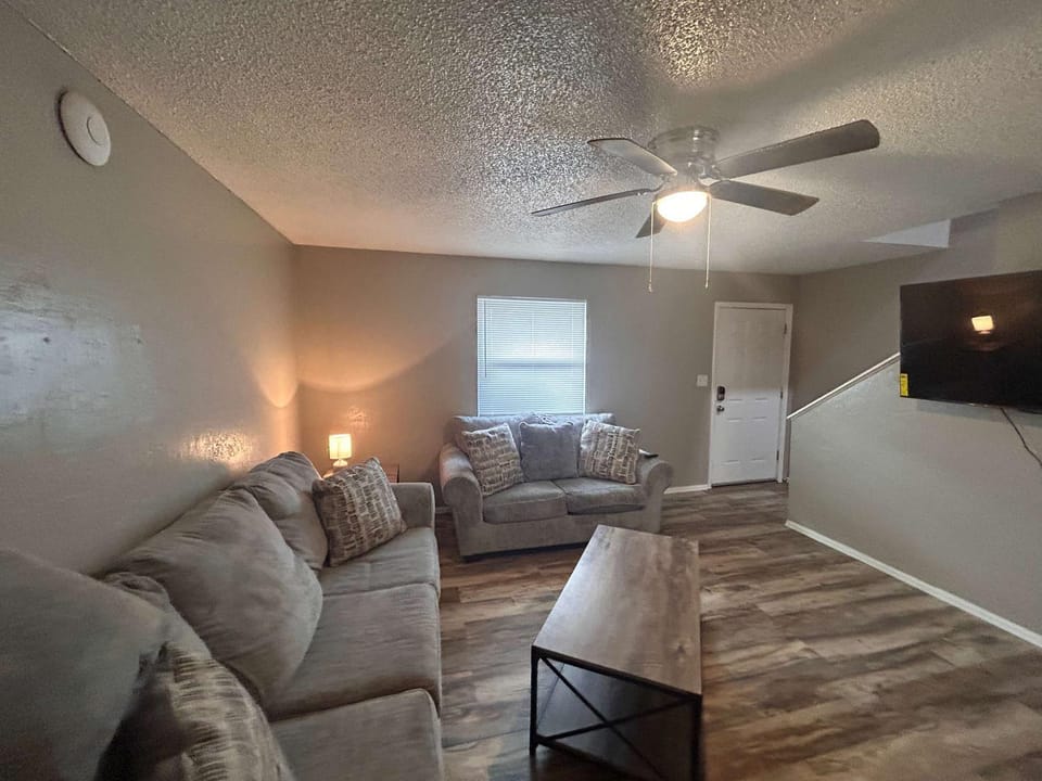 Peaceful 2-Bedroom Townhouse Close to Fort Sill Apartment in Lawton