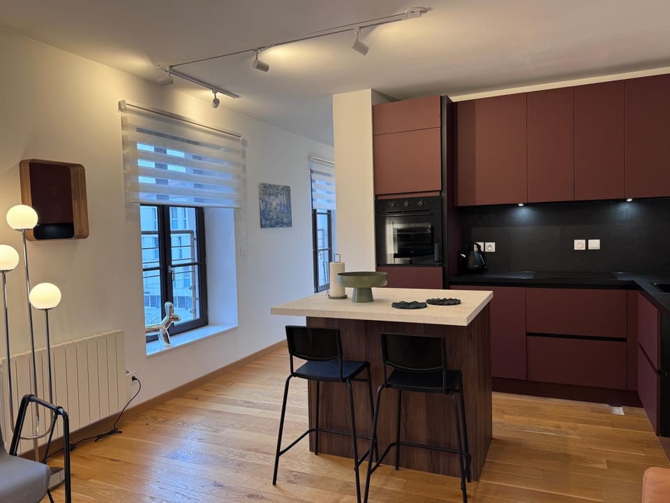 Kitchen or kitchenette, Dining area, stove