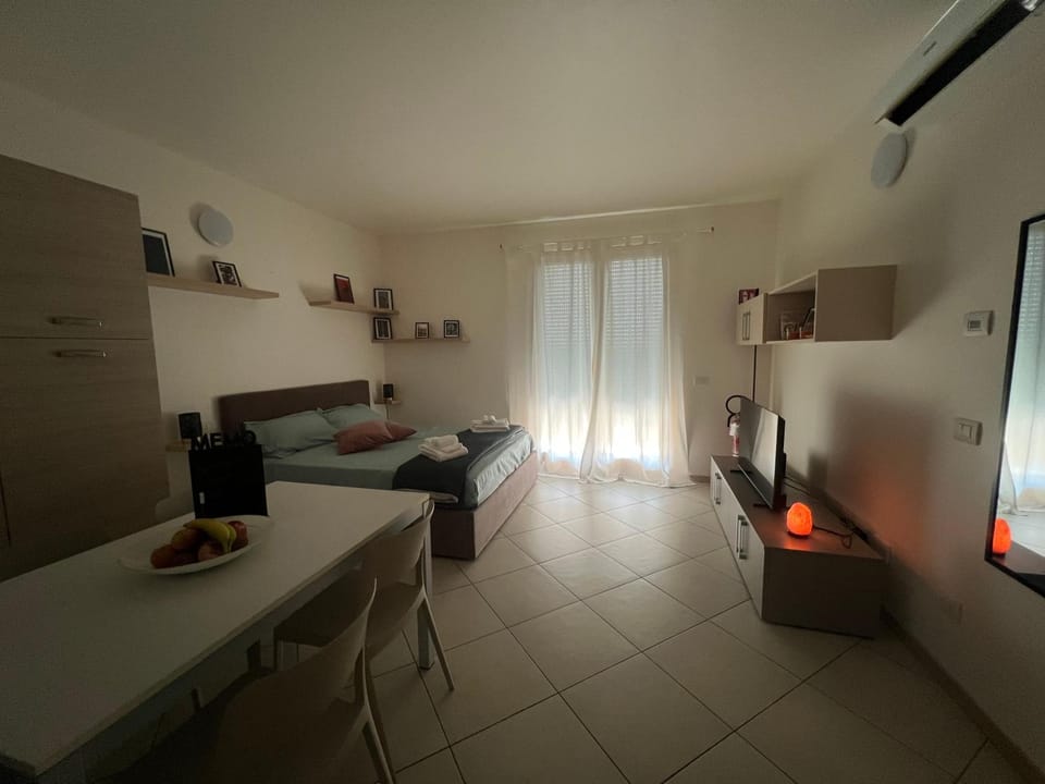 Bed, Living room, Photo of the whole room, Evening entertainment, Bedroom