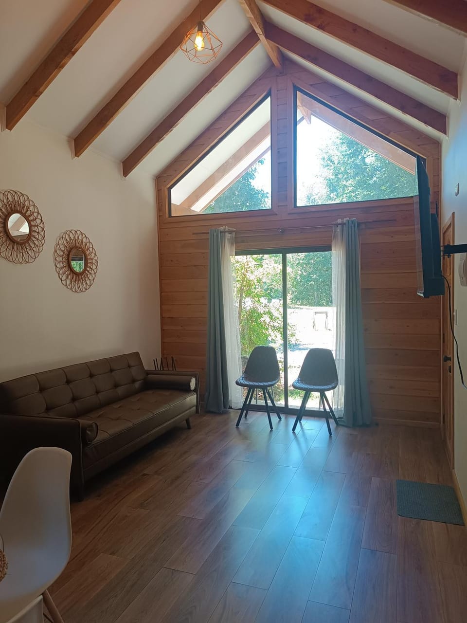 Cabañas Nattiva Lacustre Villarrica House in Araucania, Chile