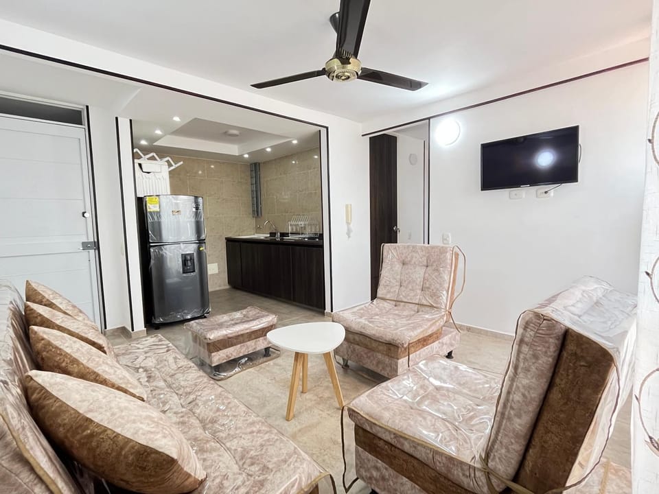 Communal lounge/ TV room, Communal lounge/ TV room, Kitchen or kitchenette, Living room