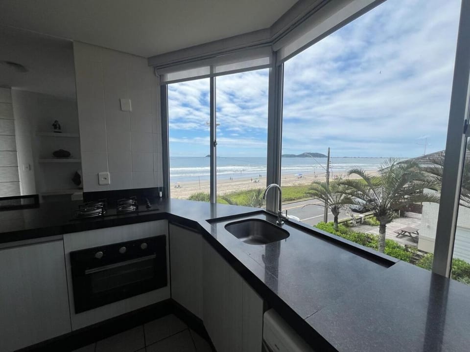 Apto de 3 quartos frente mar na praia de Itaguaçu Apartment in São Francisco do Sul