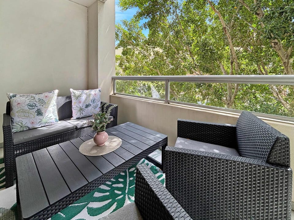 One Darling Harbour 2BR 2bath Balcony & Parking Apartment in Sydney
