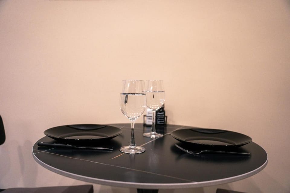 Sweet Dispotition-Modern ground flat next to metro Apartment in Athens
