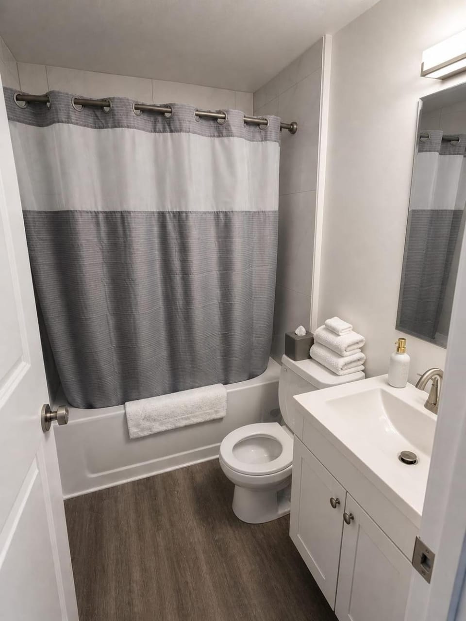Bathroom, Bath, towels