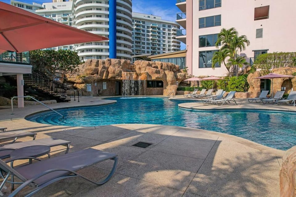 Nice Apt In Beachfront Alexander Hotel Resort - Pool, Gym, Parking, Sauna, Spa Apartment in Miami Beach