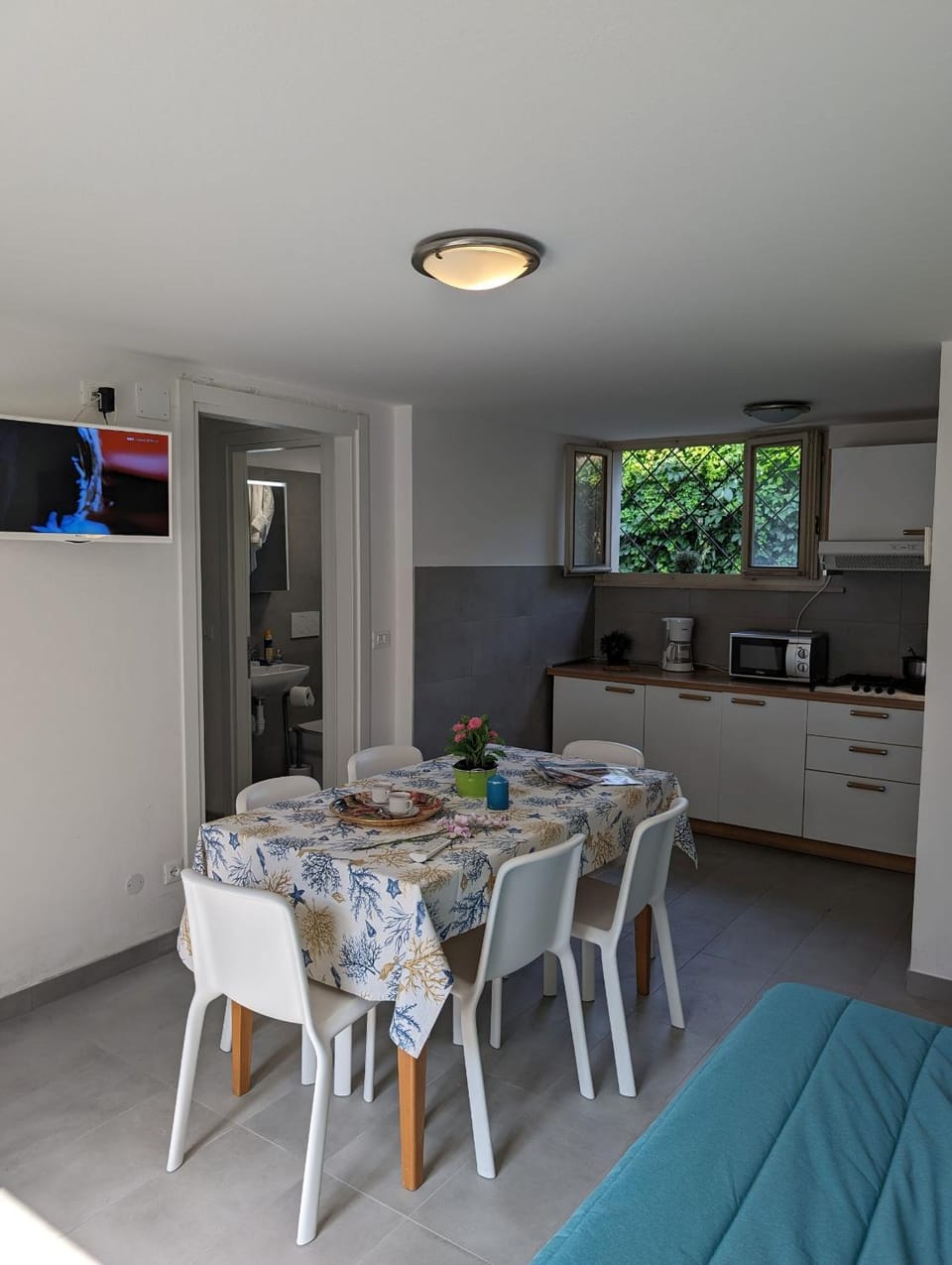 Seating area, Dining area, stove