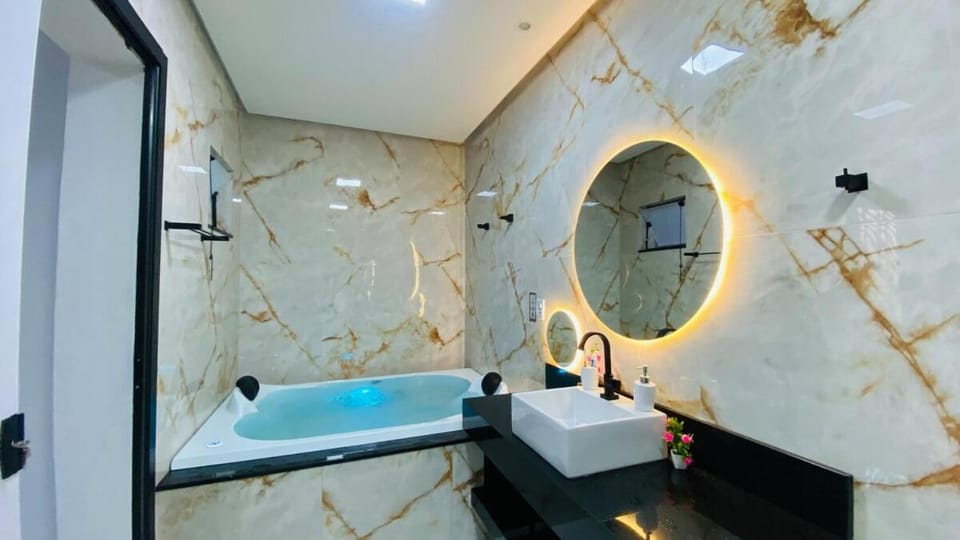 Hot Tub, Bath