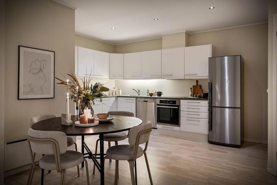 Kitchen or kitchenette, Dining area, dishwasher, oven, stove