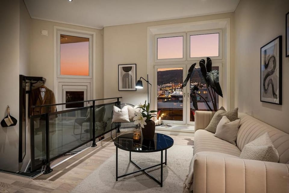 Living room, Seating area, Evening entertainment