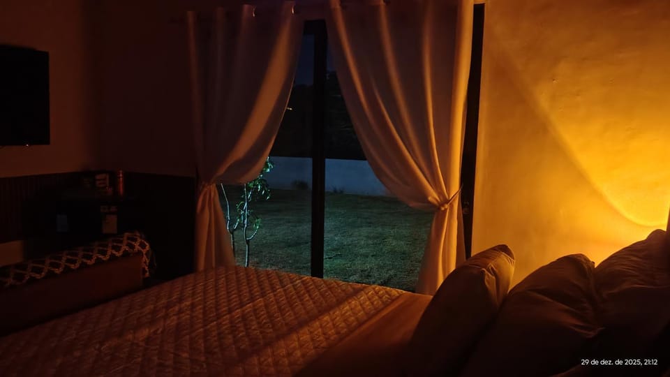 Bed, TV and multimedia, Bedroom