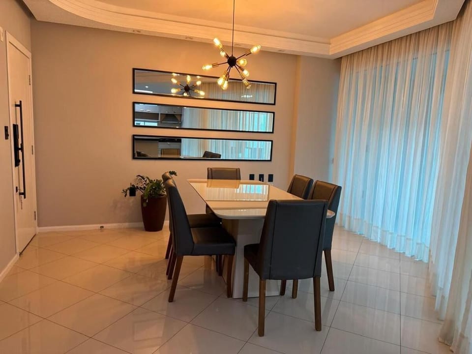 Apartamento em Meia Praia a poucos passos do mar Apartment in Porto Belo
