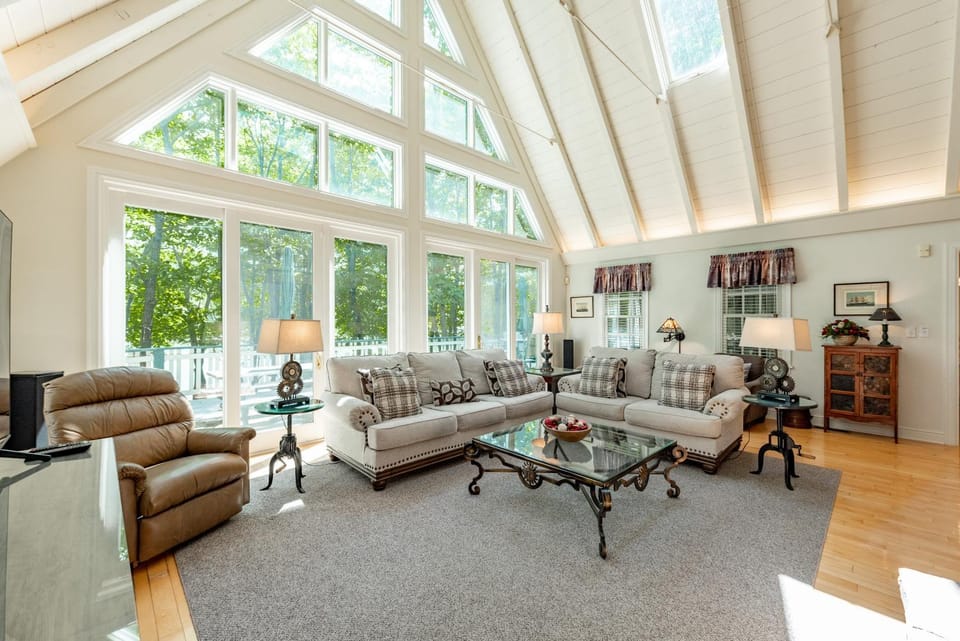 Quiet Retreat House in McHenry