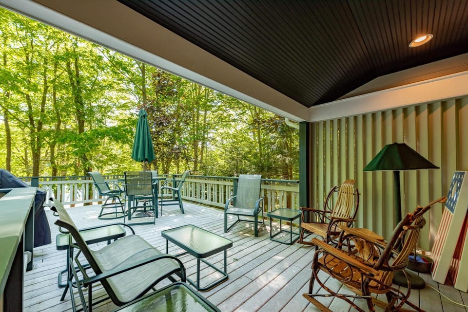 Quiet Retreat by Railey Vacations House in McHenry