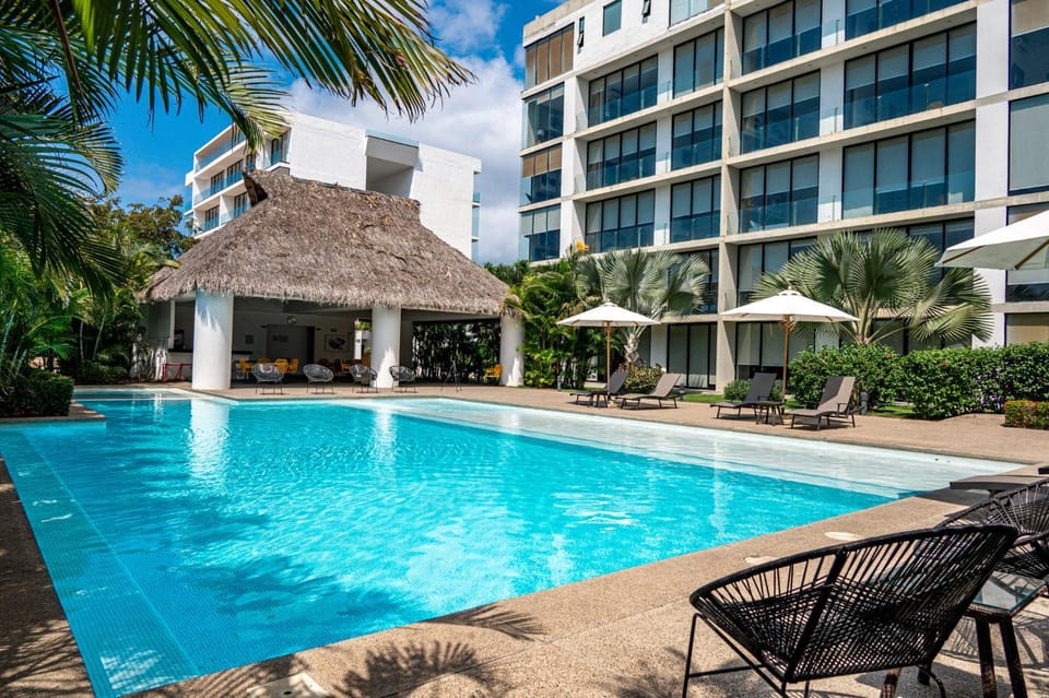 Property building, Day, Garden view, Pool view, Swimming pool, sunbed